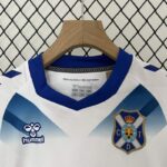 Conjunto Niño Tenerife Primera Equipación 2024-2025 pecho