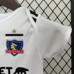 body-colo-colo-primera-equipacion-2024-2025-puño-izquierdo