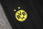 chandal-Borussia-Dortmund-negro-2024-2025-escudo-pantalon chandal-Borussia-Dortmund-negro-2024-2025-escudo-pantalon