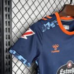 conjunto-niño-celta-de-vigo-segunda-equipacion-2024-2025-puño-derecho conjunto-niño-celta-de-vigo-segunda-equipacion-2024-2025-puño-derecho