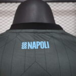 Camiseta Napoli Versión Jugador Edicion Especial 2024-2025 cuello Camiseta Napoli Versión Jugador Edicion Especial 2024-2025 cuello