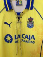 Camiseta retro Las Palmas primera equipacion 1997-1998 cuello.