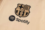 Chandal FC Barcelona con Capucha Crema 2024-2025 patrocinador