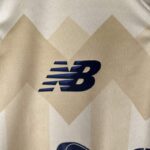 Conjunto Niño Porto Segunda Equipacion 2023-2024 escudo. Conjunto Niño Porto Segunda Equipacion 2023-2024 escudo.