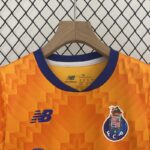 Conjunto Niño Porto Segunda Equipacion 2024-2025 cuello Conjunto Niño Porto Segunda Equipacion 2024-2025 cuello