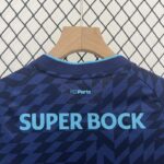 Conjunto Niño Porto Tercera Equipacion 2024-2025 cuello anterior