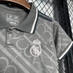 Conjunto Niño Real Madrid Tercera Equipacion 2024-2025 logo Conjunto Niño Real Madrid Tercera Equipacion 2024-2025 logo