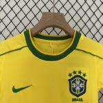 Conjunto retro niño Brasil primera equipacion 1998 cuello Conjunto retro niño Brasil primera equipacion 1998 cuello