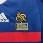 Conjunto retro niño Francia primera equipacion 1998 escudo