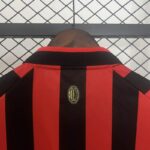 Camiseta AC Milan Edición conmemorativa del 125 aniversario cuello anterior Camiseta AC Milan Edición conmemorativa del 125 aniversario cuello anterior
