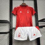 conjunto-niño-Nottingham-Forest-primera-equipacion-2024-2025-frontal conjunto-niño-Nottingham-Forest-primera-equipacion-2024-2025-frontal