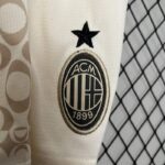 conjunto-niño-ac-milan-especial-edicion-2024-2025-escudo-pantalon-corto