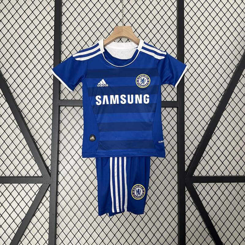 conjunto-niño-chelsea-primera-equipacion-retro-2012 conjunto-niño-chelsea-primera-equipacion-retro-2012