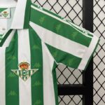 conjunto-niño-real-betis-primera-equipacion-retro-1995-1997-puño-izquierdo conjunto-niño-real-betis-primera-equipacion-retro-1995-1997-puño-izquierdo