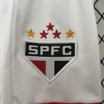 conjunto-niño-sao-paulo-primera-equipacion-2024-2025-escudo-pantalon-corto