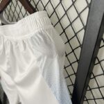 pantalon-corto-italia-primera-equipacion-2024-2025-lateral
