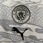 Camiseta Manchester City Año del Dragón Edición Especial 2024-2025 escudo