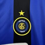 Camiseta-inter-milan-primera-equipacion-retro-2002-2003-escudo