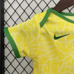 body-de-bebe-primera-equipacion-brazil-2024-2025-puño body-de-bebe-primera-equipacion-brazil-2024-2025-puño