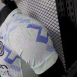 camiseta-inter-milan-segunda-equipacion-version-jugador-2025-2026-puño-izquierdo camiseta-inter-milan-segunda-equipacion-version-jugador-2025-2026-puño-izquierdo