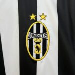 camiseta-juventus-primera-equipacion-retro-2003-2004-escudo