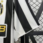 camiseta-juventus-primera-equipacion-retro-2003-2004-puño-izquierdo