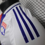 camiseta-lyon-primera-equipacion-version-jugador-2024-2025-hombro camiseta-lyon-primera-equipacion-version-jugador-2024-2025-hombro