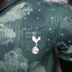 camiseta-tottenham-tercera-equipacion-version-jugador-2024-2025-escudo camiseta-tottenham-tercera-equipacion-version-jugador-2024-2025-escudo