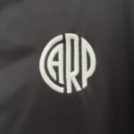 camiseta-river-plate-tercera-equipacion-2024-2025-escudo