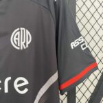 camiseta-river-plate-tercera-equipacion-2024-2025-puño-izquierdo