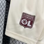 conjunto-niño-olympique-lyon-tercera-equipacion-2024-2025-escudo-pantalon-corto