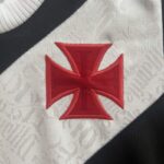 conjunto-niño-vasco-da-gama-primera-equipacion-2024-2025-escudo
