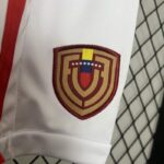 conjunto-niño-venezuela-segunda-equipacion-2024-2025-pantalon-corto conjunto-niño-venezuela-segunda-equipacion-2024-2025-pantalon-corto