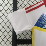 conjunto-niño-venezuela-segunda-equipacion-2024-2025-puño-derecho conjunto-niño-venezuela-segunda-equipacion-2024-2025-puño-derecho