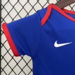 body-de-bebe-francia-primera-equipacion2024-2025-puño-derecho