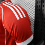 camiseta-bayern-munich-primera-equipacion-version-jugador-2025-2026-puño camiseta-bayern-munich-primera-equipacion-version-jugador-2025-2026-puño