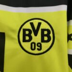 camiseta-borussia-dortmund-primera-equipacion-retro-1996-1997-escudo