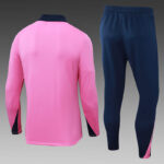 chandal-atletico-de-madrid-rosa-2024-2025-parte-trasera chandal-atletico-de-madrid-rosa-2024-2025-parte-trasera