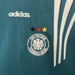 conjunto-niño-alemania-primera-equipacion-1996-1997-escudo