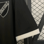 camiseta-colo-colo-edicion-100-aniversario-2025-2026-puño