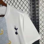 camiseta-de-entrenamiento-tottenham-2025-2026-puño camiseta-de-entrenamiento-tottenham-2025-2026-puño