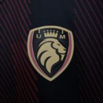 camiseta-king-league-Ultimate-Móstoles -primera-equipacion-2025-2026-escudo