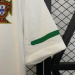 camiseta-portugal-segunda-equipacion-retro-2010-puño