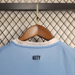 conjunto-niño-manchester-city-primera-equipacion-2025-2026-dorsal-trasero conjunto-niño-manchester-city-primera-equipacion-2025-2026-dorsal-trasero