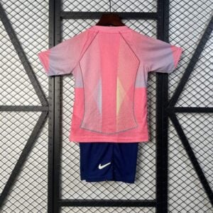 Conjunto-niño-fc-barcelona-edicion-especial-rosado-2024-2025-parte-trasera