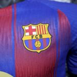 camiseta-barcelona-primera-equipacion-version-jugador-2025-2026-escudo camiseta-barcelona-primera-equipacion-version-jugador-2025-2026-escudo