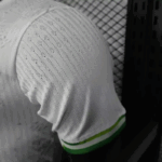 camiseta-brazil-Jesus-edicion-especial-2025-2026-puño-izquierdo