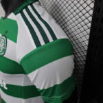 camiseta-celtic-fc-primera-equipacion-version-jugador-2024-2025-puño camiseta-celtic-fc-primera-equipacion-version-jugador-2024-2025-puño