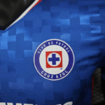 camiseta-cruz-azul-primera-equipacion-version-jugador-2025-2026-escudo