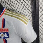 camiseta-lyon-primera-equipacion-version-jugador-2023-2024-hombro camiseta-lyon-primera-equipacion-version-jugador-2023-2024-hombro